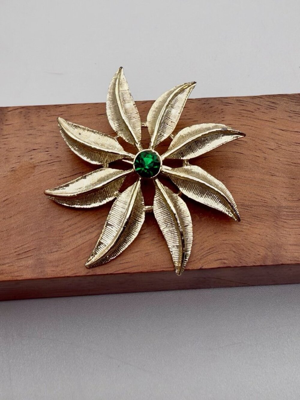 VTG Gerry’s Gold Tone Flower Brooch Green Rhinestone Starburst Mod Mid Century